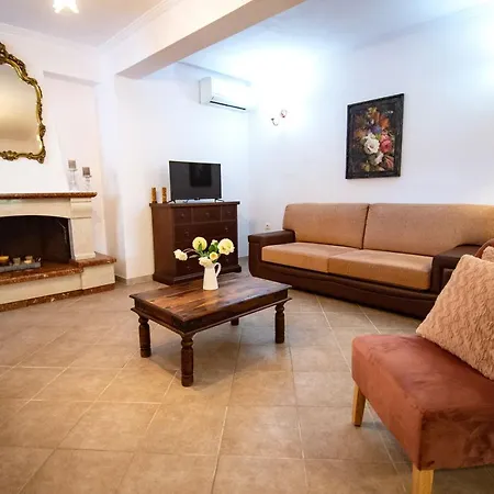 Liapades House *